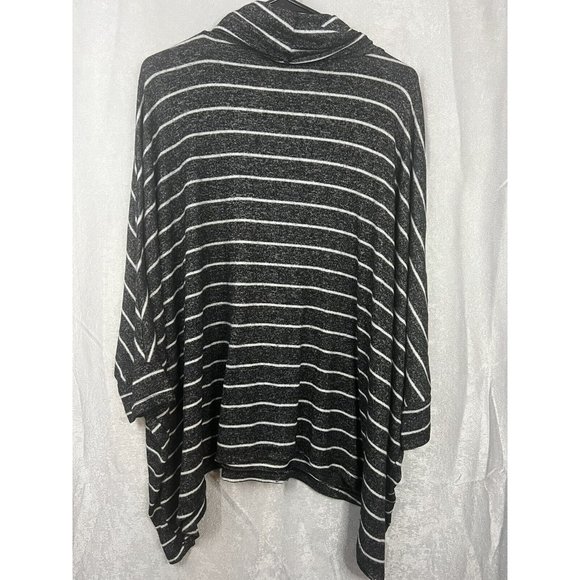 Maurices Over Sized Sweater Top Sz S/M Black/White Short Sleeve Cowl Neck Knit P - Picture 3 of 10